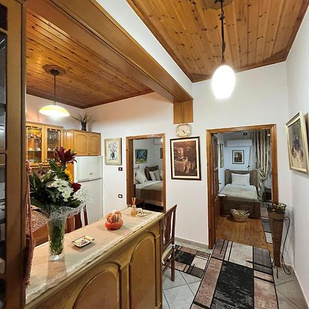 Andria'S Apartment Gjirokaster Ngoại thất bức ảnh