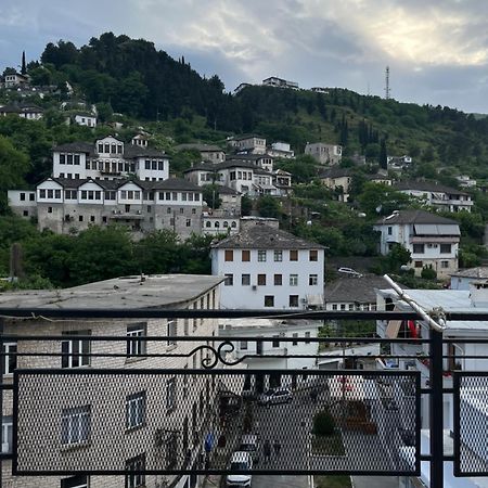 Andria'S Apartment Gjirokaster Ngoại thất bức ảnh
