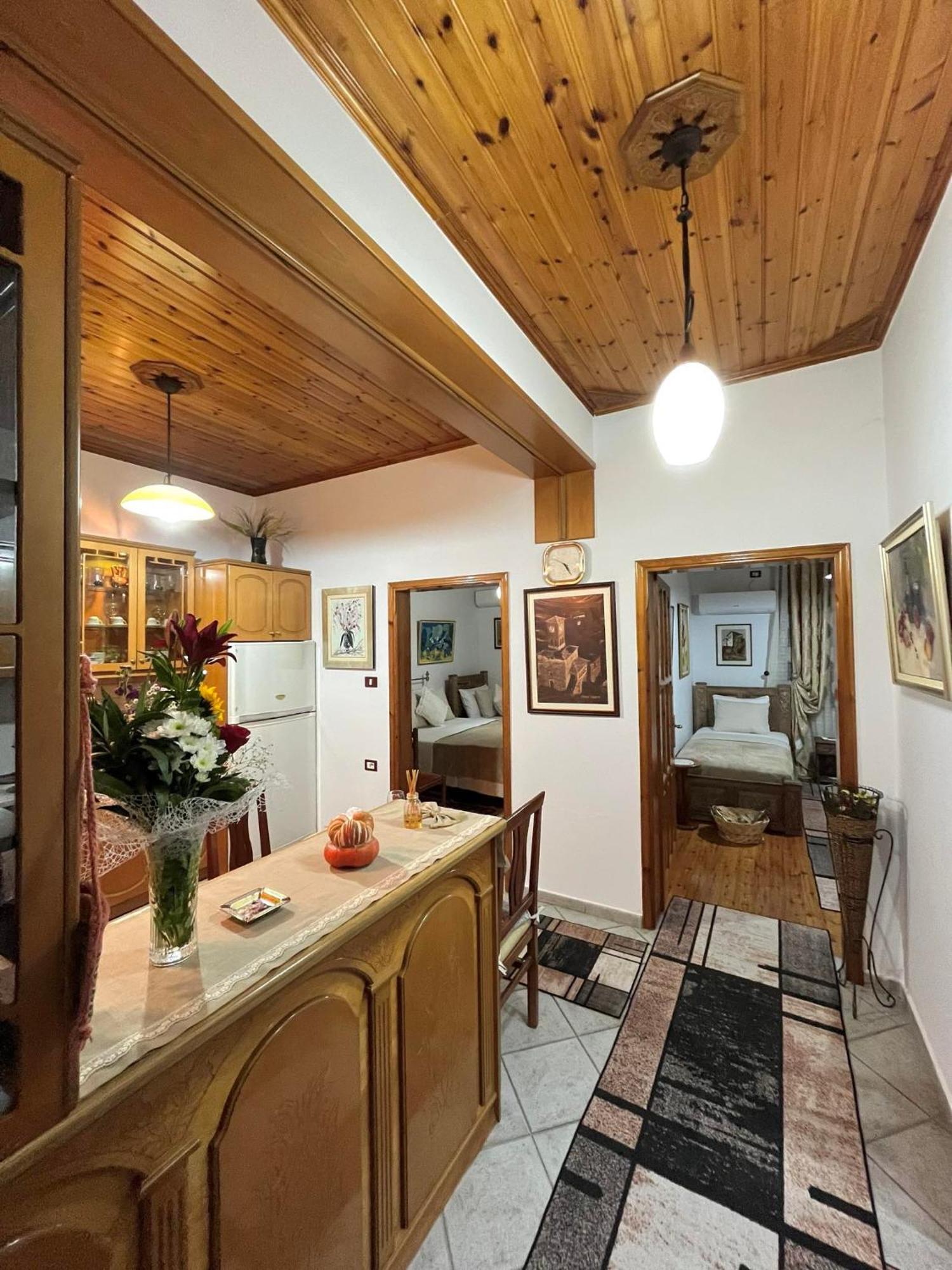 Andria'S Apartment Gjirokaster Ngoại thất bức ảnh