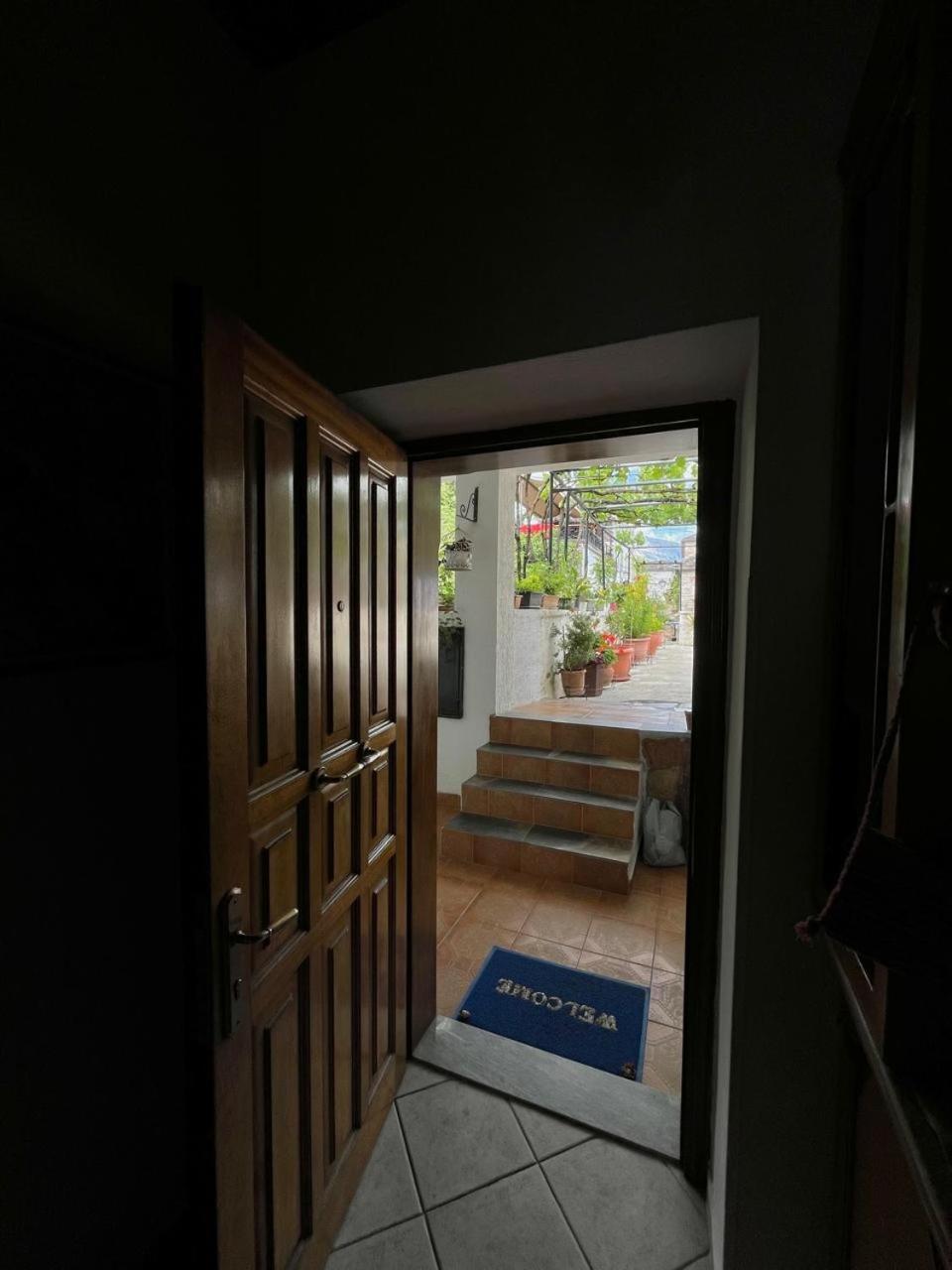 Andria'S Apartment Gjirokaster Ngoại thất bức ảnh