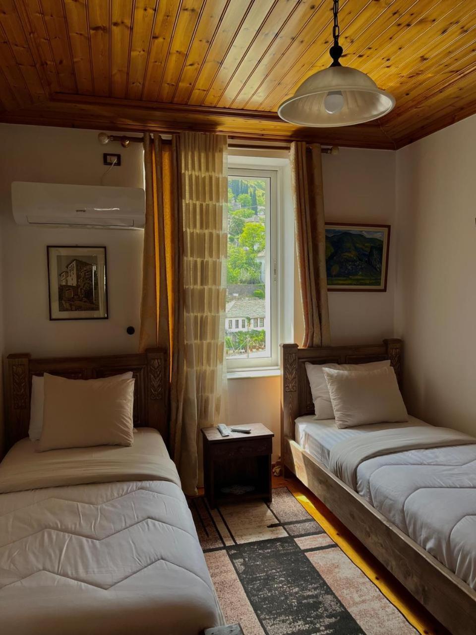 Andria'S Apartment Gjirokaster Ngoại thất bức ảnh
